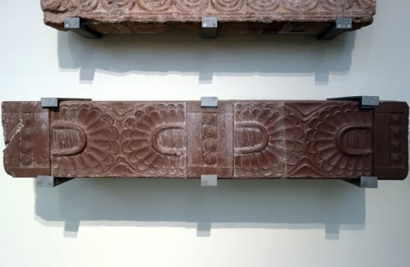 Tesouro de Atreu / Vestgios da decorao do portal