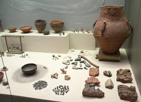 Artefatos neolticos e cermica de Sesklo