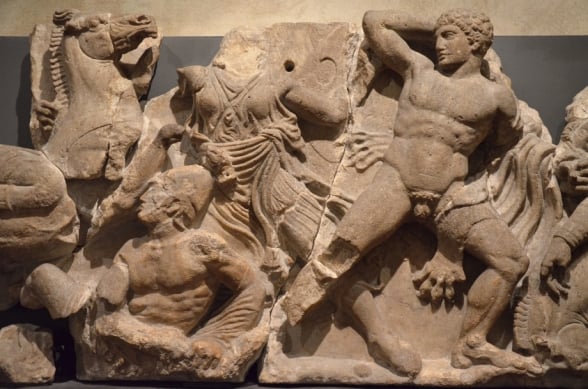 Héracles enfrenta uma amazona / detalhe do friso sul, relevo nº 541
