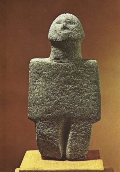 Estatueta cipriota com traços faciais