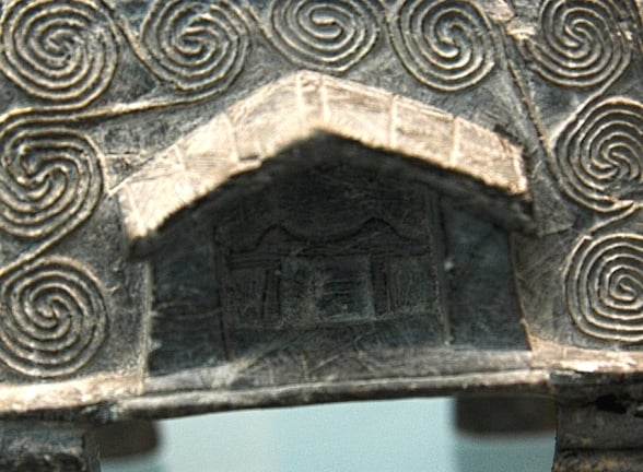 Pyxis múltipla com modelo de templo