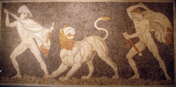 Alexandre e Critero caçam um leão