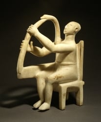 O harpista sentado